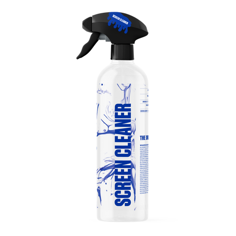 Close-up van Liquid Rebel Screen Cleaner: milde reiniger voor beeldschermen en interieurdelen zoals kunststof en leer. Zorgt voor een streeploze finish, verwijdert glans van stuurwielen en laat een aangename geur achter. Perfect voor touchscreens en pianolak.