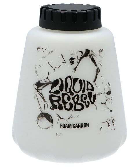 De Liquid Rebel reservebeker in actie – stevig en stabiel, perfect voor het wisselen tussen verschillende snowfoams zonder verspilling .