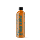 Close-up van de Liquid Rebel Neutral Shampoo. Een sterk schuimende, geconcentreerde shampoo die vuil grondig verwijdert zonder de lak te beschadigen. Fris geparfumeerd en perfect voor handwas, met een zachte pH-waarde voor veilige reiniging.