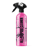 Close-up van Liquid Rebel All Purpose Cleaner in actie, verwijdert hardnekkig vuil van autolak en interieur
