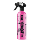 Close-up van Liquid Rebel All Purpose Cleaner in actie, verwijdert hardnekkig vuil van autolak en interieur