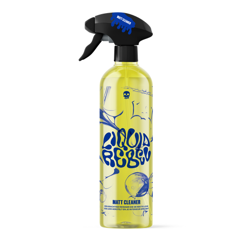 Close-up van Liquid Rebel Matt Cleaner: een krachtige reiniger die de matte look van leer herstelt. Perfect voor het reinigen van leren stuurwielen, zetels en dashboards. Verwijdert moeiteloos hardnekkig vuil zoals olie, vet en nicotineaanslag, terwijl het leer zijn originele matte uitstraling terugkrijgt. Frisse geur en 95% biologisch afbreekbaar.