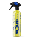 Liquid Rebel Matt Cleaner in actie: herstelt de matte afwerking van leren interieurs zoals stuurwielen, zetels en deurpanelen. Met een unieke formule die vuil, vet en nicotineaanslag verwijdert zonder resten achter te laten. Zorgt voor een frisse geur en is 95% biologisch afbreekbaar.