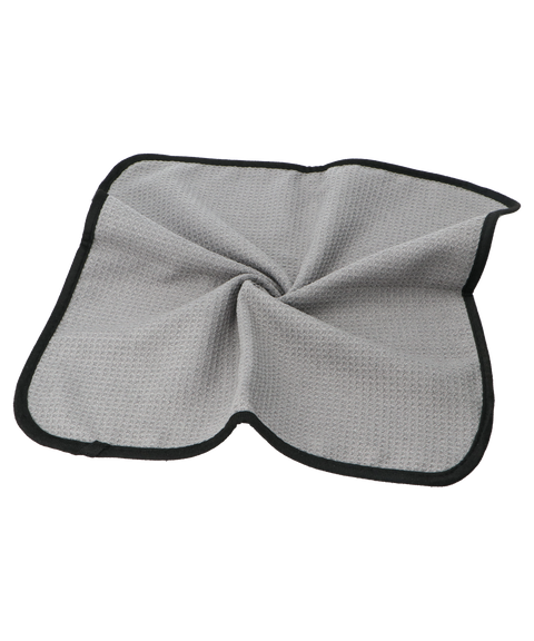 Auto ruiten streeploos reinigen met de Liquid Rebel Glass Towel en Glass Cleaner voor een glashelder resultaat